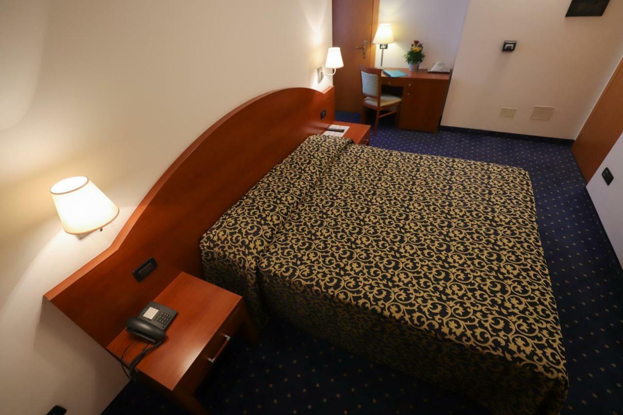 Hotel Da Roberto Lazise Zewnętrze zdjęcie