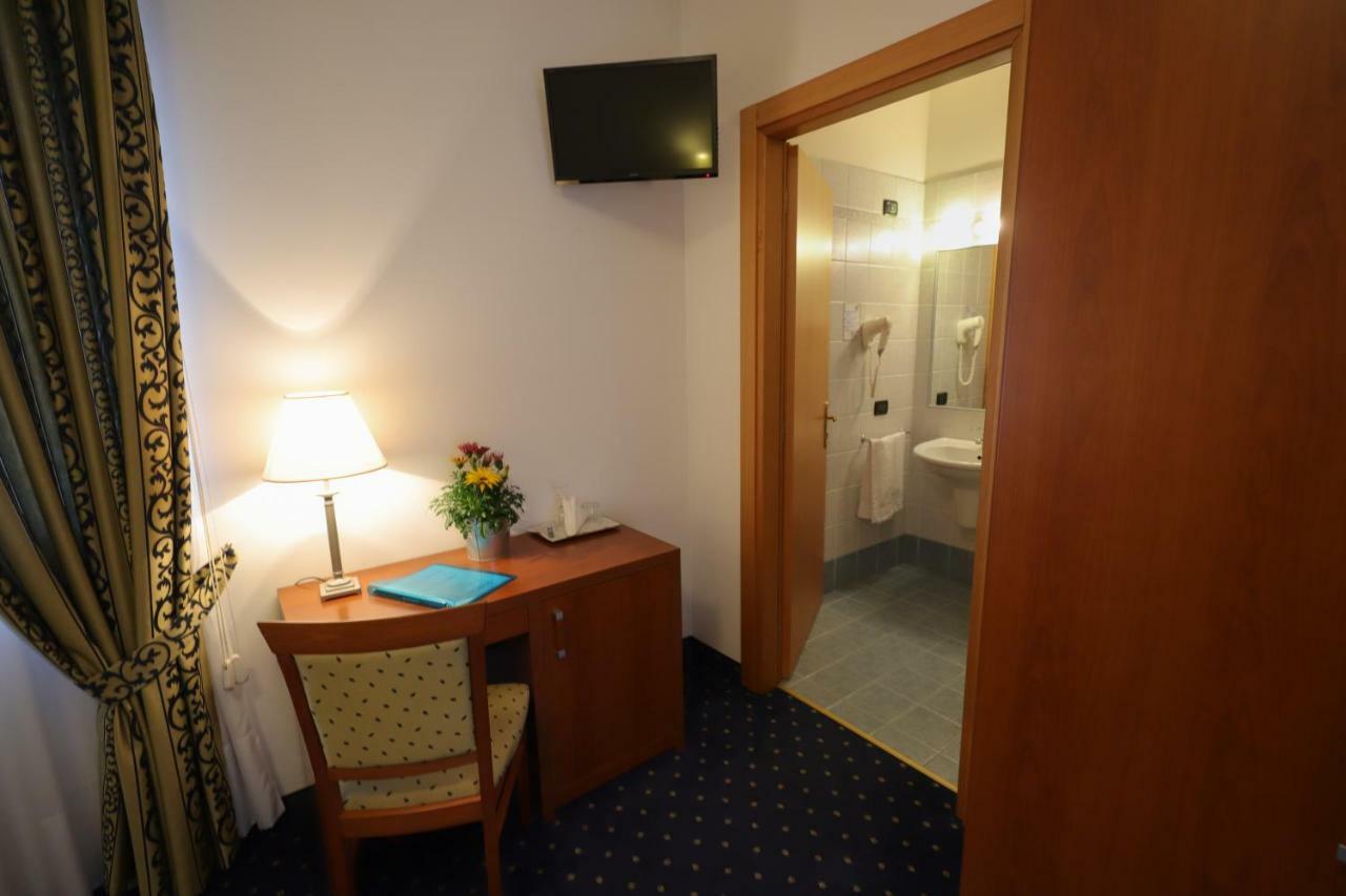 Hotel Da Roberto Lazise Zewnętrze zdjęcie
