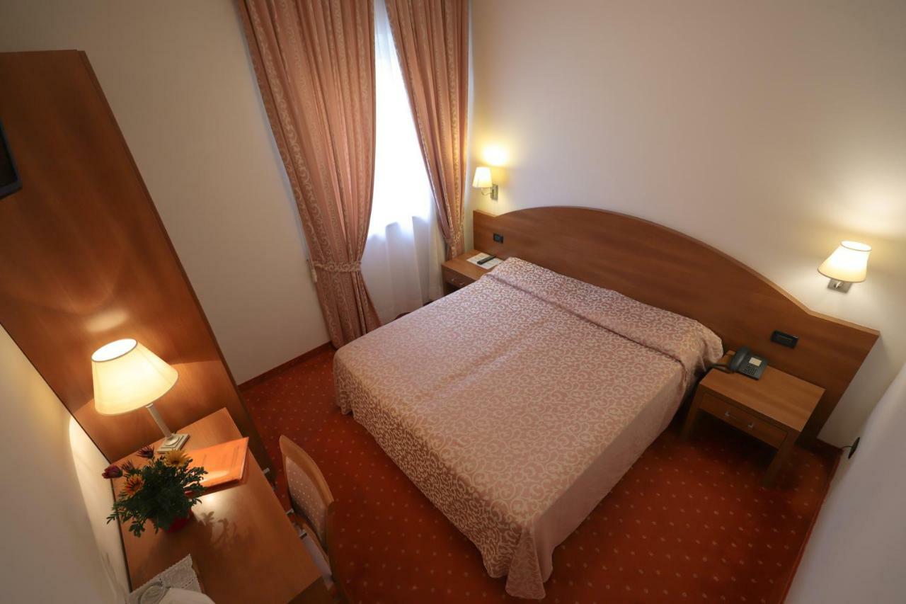 Hotel Da Roberto Lazise Zewnętrze zdjęcie