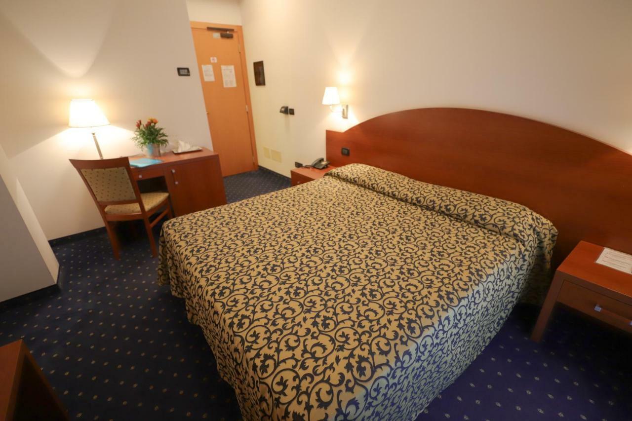 Hotel Da Roberto Lazise Zewnętrze zdjęcie
