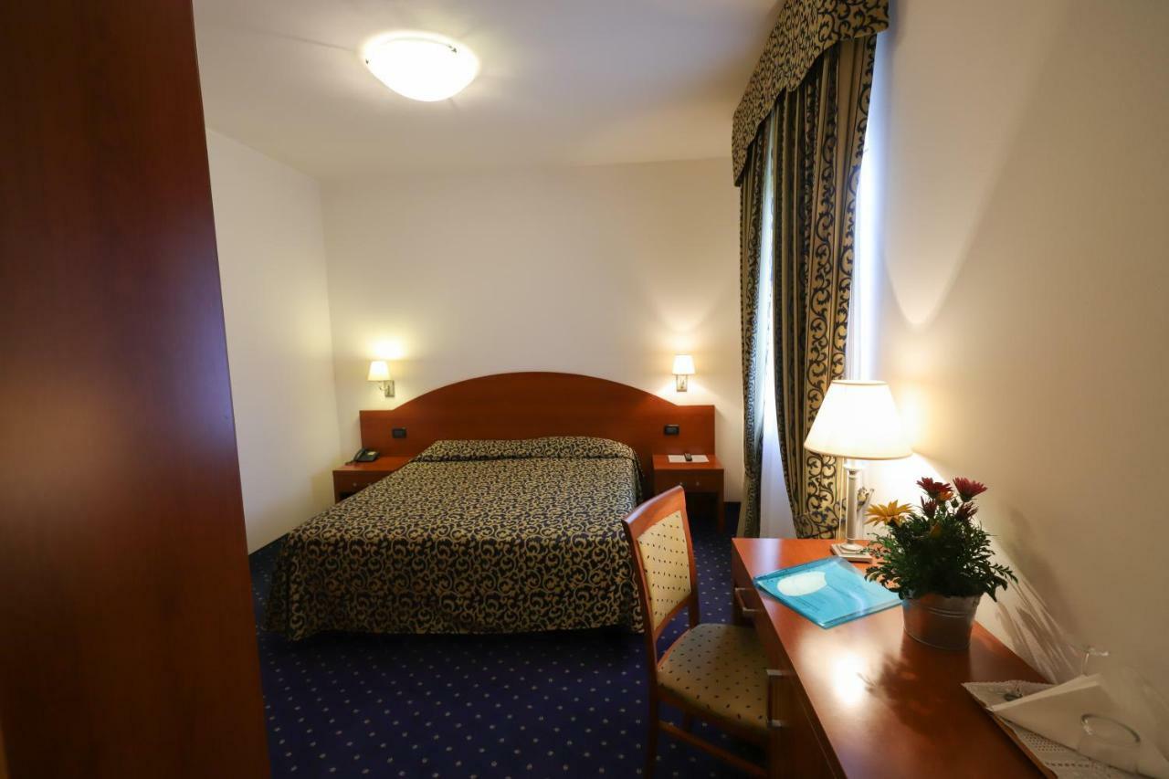 Hotel Da Roberto Lazise Zewnętrze zdjęcie